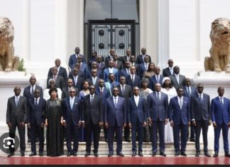GOUVERNEMENT : Les ministres interdits de « quitter le territoire »