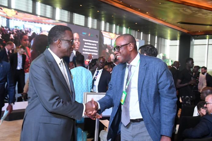 PHOTO SALON FERROVIAIRE_PM Amadou BA et Directeur Régional Mohamed DIop d'AGL Afrique Atlantique