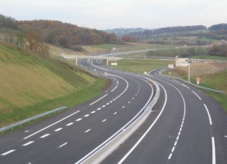 Infrastructures : Deux accords de prêt signés pour 65 milliards