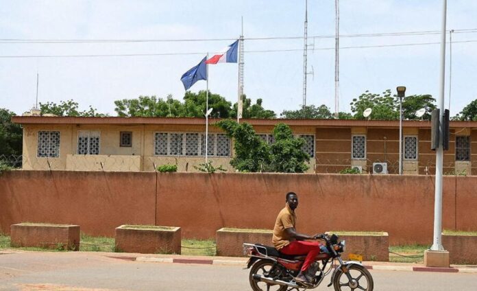 ambassade-la-france-au-niger-658562dfa5180239557526-905x551