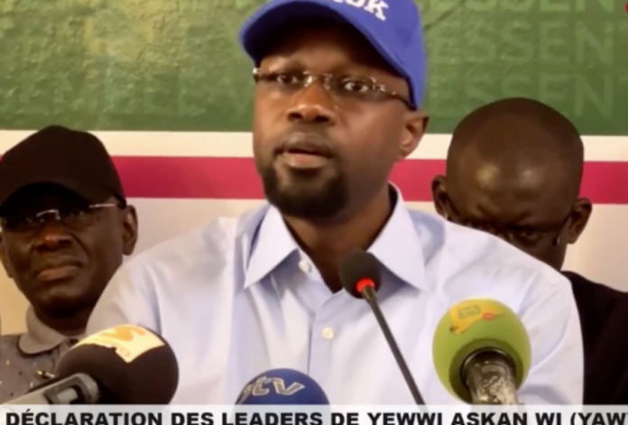 YEWWI-ET-SONKO-EN-CONFÉ-905x613
