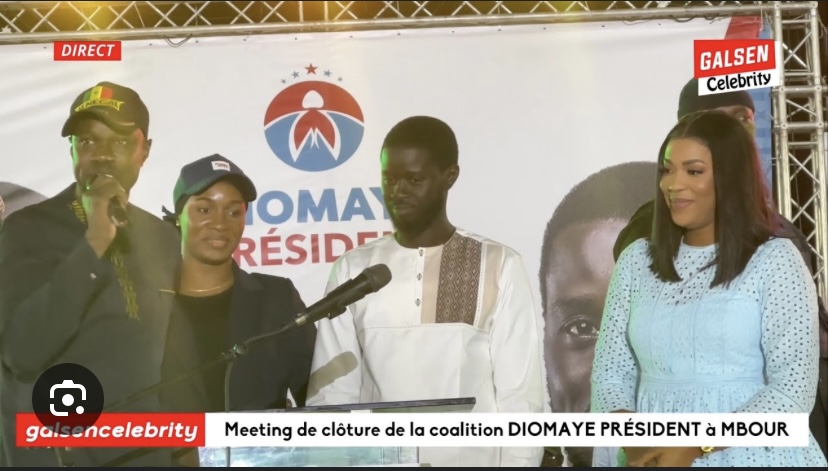 MEETING COALITION DIOMAYE PRÉSIDENT À MBOUR : Les deux épouses de Diomaye présentées par Sonko