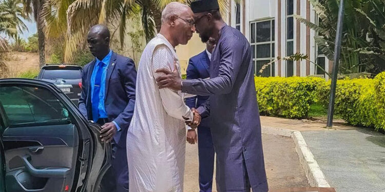 Sonko avec Bah Oury : les raisons de la visite privée du Premier ministre de Guinée
