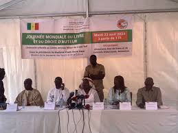 Journée Mondiale du Livre : Khady Diene promet une subvention d’un million F au Centre Amina Mbaye