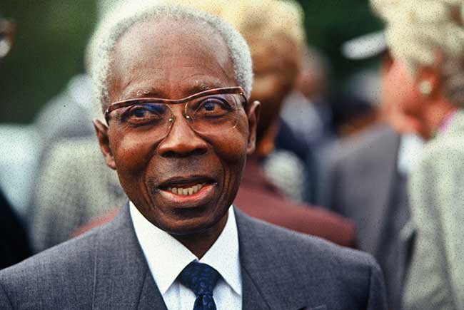 Vente aux enchères de la bibliothèque de Léopold Sedar Senghor à Caen : Le Président Diomaye Faye demande la suspension