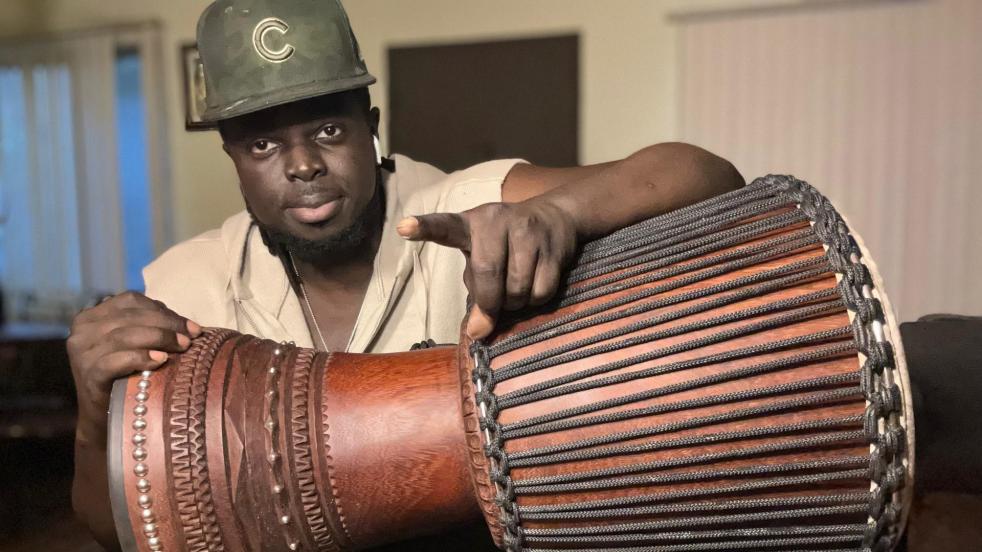 Magatte Fall, auteur sénégalais de percussions aux USA dans les films ‘Wakanda’