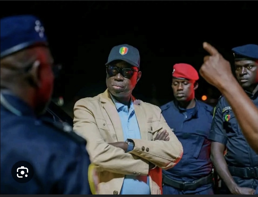 DAKAR-GUÉDIAWAYE : Le Général Jean Baptiste Tine effectue une ronde nocturne dans certains commissariats