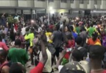 TRÈS REMONTÉS CONTRE LES AUTORITÉS DU COUD : Les étudiants organisent un concert de casseroles