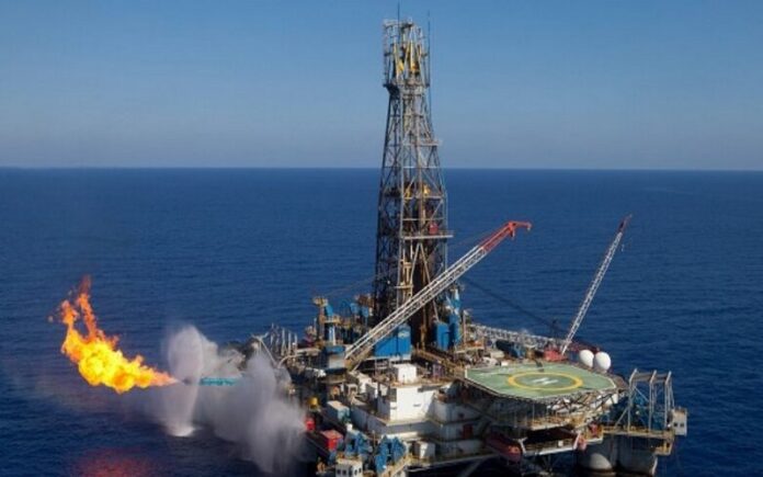 Officiel-Le-Senegal-extrait-son-premier-baril-de-petrole-du-champ-de-Sangomar-annonce-Woodside-Energy--696x435