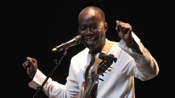 Entretien avec Woz Kaly chanteur, auteur et compositeur « Un artiste doit se méfier des applaudissements et des foules »