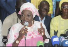 EN CONFÉRENCE DE PRESSE : Mimi Touré félicite Diomaye et attaque l’opposition