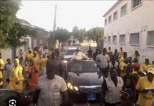 LÉGISL’HÂTIVES: Macky Sall en campagne sur ‘WathsApp’ depuis le Maroc