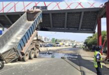 YOFF TANGHOR: Le chauffeur du camion qui a percuté la passerelle placé sous mandat de dépôt