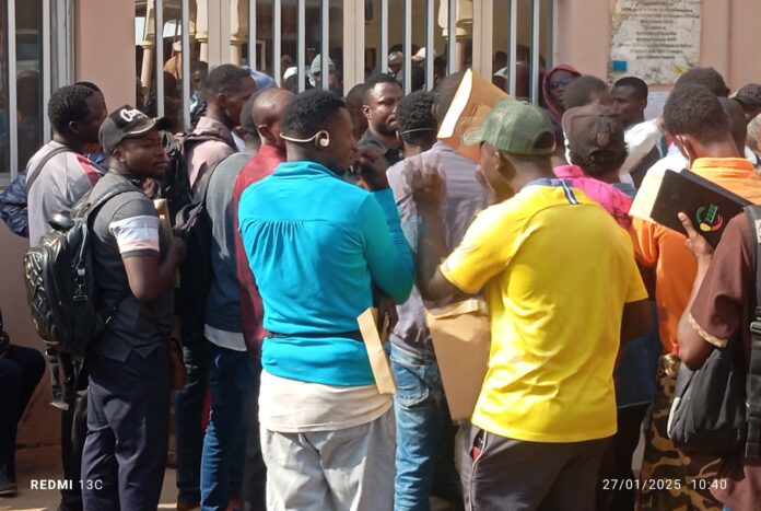 jeunes bousculade emploi du sn
