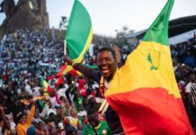 Du jamais vu ! Dans la confusion arbitrale totale et un chaos apocalyptique, le Sénégal anéantit le rêve du Maroc et remporte sa deuxième CAN