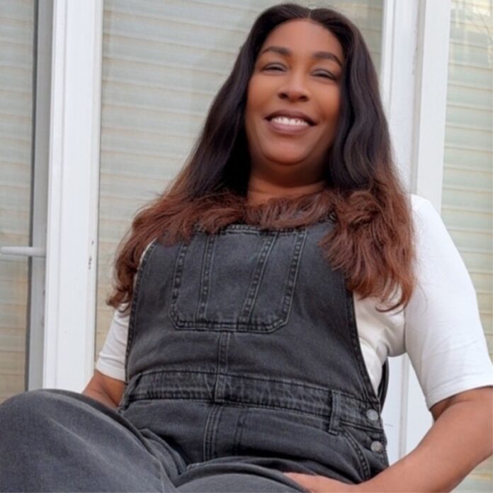 Jacqueline fatima Bocoum en salopette