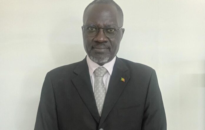 Ousseynou Nar Gueye veste et drapeau national