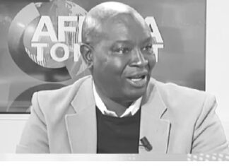 Mamadou dit ‘Vieux’ Aïdara, communicant grognard pastéfiste ‘canal Sonko’ et ex-karimiste aux 12 ans d’exil français : ‘Le PR Diomaye a trahi… c’est un monarque..on se dirige vers l’abandon pur et simple des Jeux Olympiques de la Jeunesse 2026…’