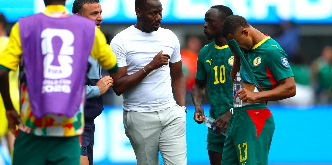 [PROJECTEURS] FOU, FOU, FOOT : NATIONS HEBDO en plongée immersive dans le naufrage sportif collectif et logistique de nos Lions de la Téranga au Mondial 2026