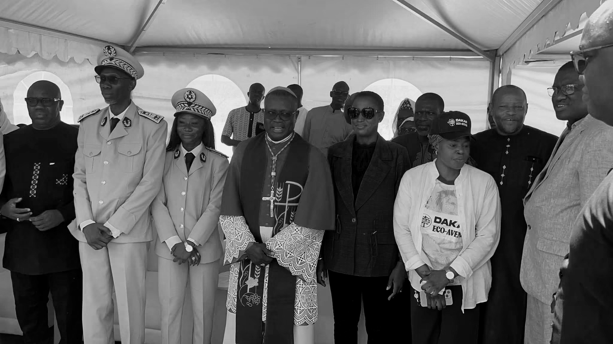 [EXPRESS] L’ÉGLISE CATHOLIQUE DE DAKAR : la première pierre du cimetière chrétien Saint Jean-Paul II a été posé avant-hier 