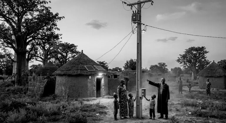 acces-universel-electricite-Senegal-image-IA-768x419.jpeg~2