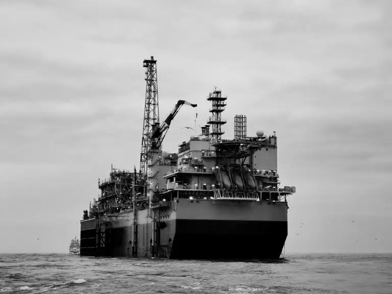 FPSO-GTA-en-mouvement-768x576.jpg~2